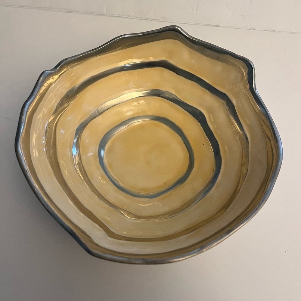 Michael Wainwright Como Enamel Aluminum Cream Colored Bowl USA